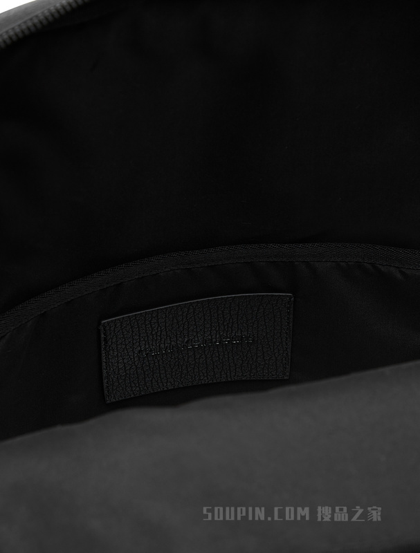 Calvin Klein 22初秋新款男士商务休闲立体方形压印LOGO双肩包HH3222