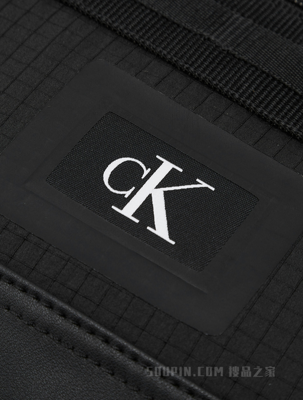 Calvin Klein 22初秋男士简约拼接格纹LOGO横款拉链单肩斜挎包HH3230