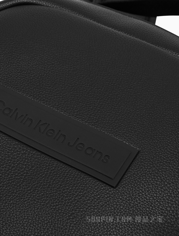 Calvin Klein 22初秋男士简约商务通勤LOGO贴片大容量双肩背提包HH3232