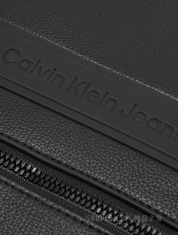 Calvin Klein 22初秋新款男士商务通勤轻便简约LOGO贴片双肩包HH3233