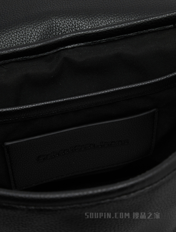 Calvin Klein 22初秋男士通勤简约插扣翻盖式LOGO邮差包斜挎包HH3235