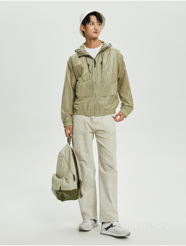 Calvin Klein 22初秋男士时尚格纹连帽LOGO贴片轻薄透气单夹克J321574