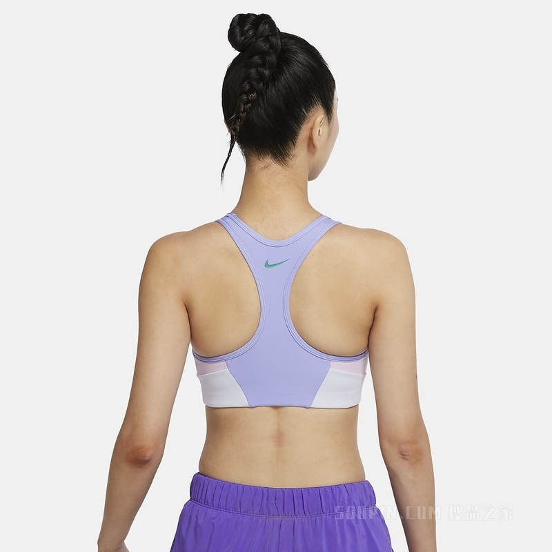 Nike Dri-FIT Swoosh 女子中强度支撑一片式衬垫印花运动内衣