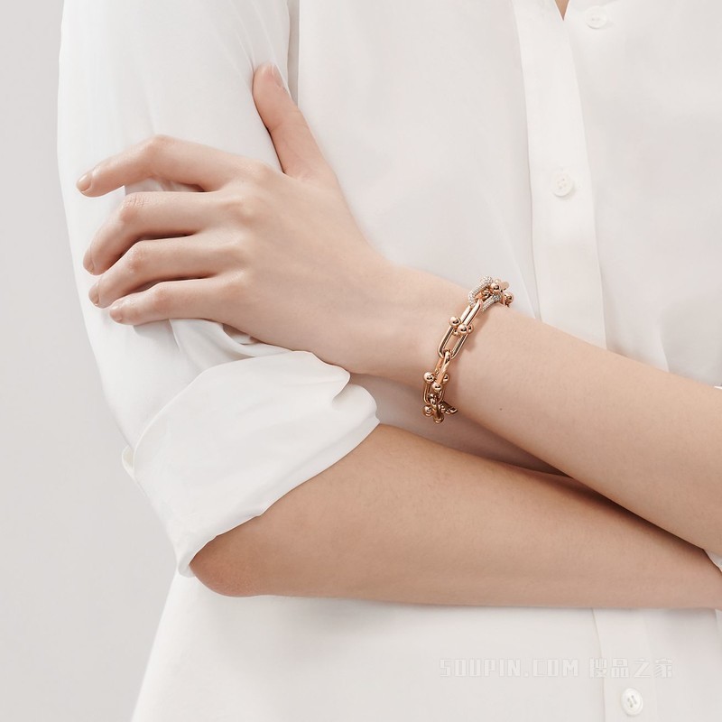 Tiffany HardWear 系列 18K 玫瑰金镶钻链环手链，中号。