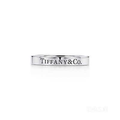 Tiffany & Co.® 系列铂金戒指，宽 3 毫米。