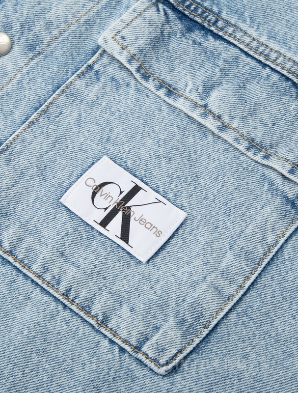 Calvin Klein 22早秋男士时尚LOGO织标纯棉翻领宽松牛仔衬衫J320999