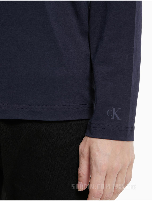 Calvin Klein 男款休闲简约交叠印花LOGO舒适打底长袖T恤J318473