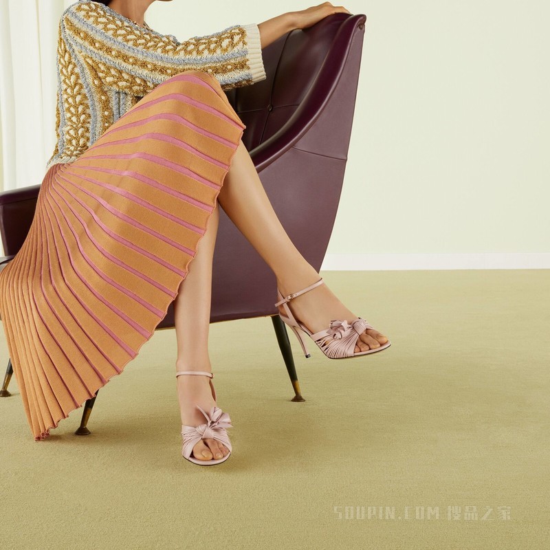 Gucci Lovelight系列饰花朵凉鞋 淡粉色皮革