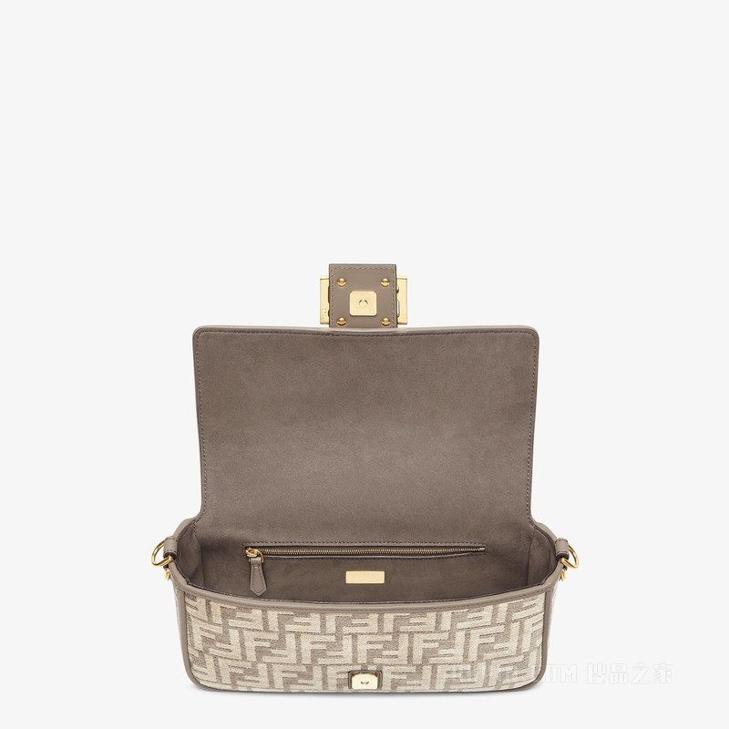 FENDI/芬迪】Baguette手袋鸽子灰FF织锦布料手袋8BR600ALUNF1J43 FENDI/芬迪】Baguette手袋鸽子灰FF织锦布料手袋8BR600ALUNF1J43