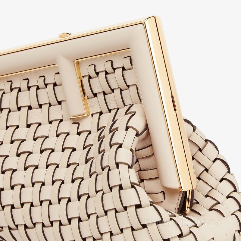 Fendi First小号手袋 米色编织皮革手袋