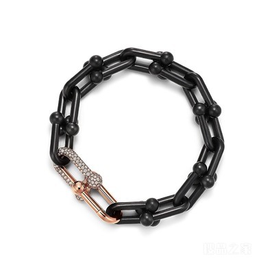 Tiffany HardWear 系列钛金属和 18K 玫瑰金铺镶钻石链环手链