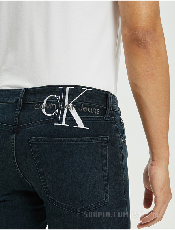 Calvin Klein 22初秋男休闲交叠刺绣铆钉扣水洗弹力修身牛仔裤J321632