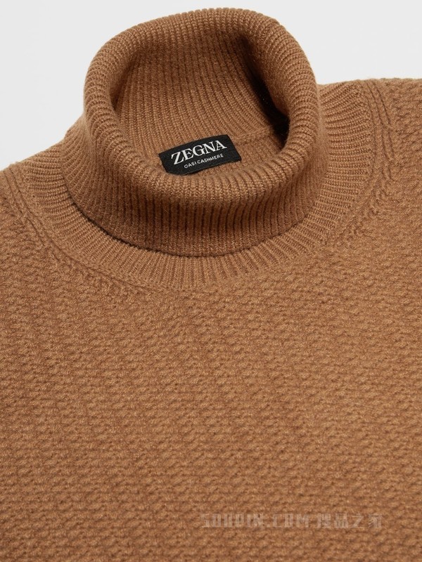 骆马红棕色 Oasi Cashmere 高领毛衣