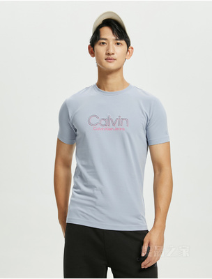 Calvin Klein 22初秋男士休闲线型叠印LOGO修身圆领透气短袖T恤J321529