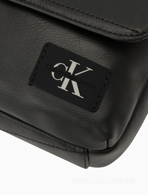 Calvin Klein 22秋冬新款男士机能风LOGO贴片拉链斜挎相机包HH3533