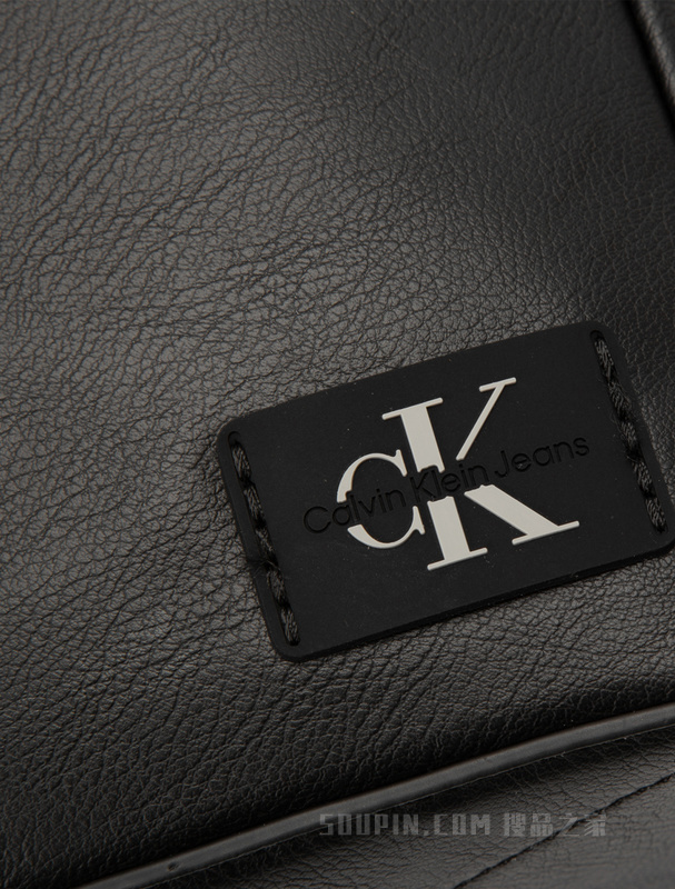 Calvin Klein 22秋冬新款男士机能风LOGO贴片大容量飞行员双肩包HH3528