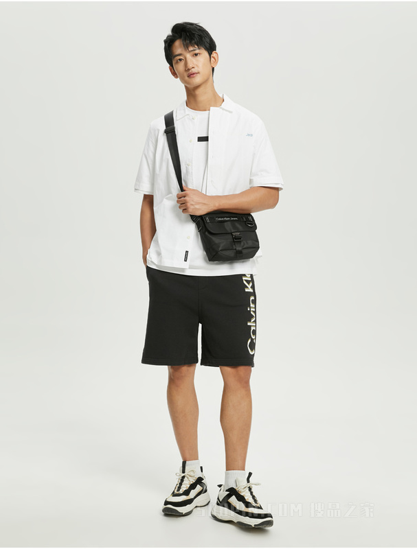 Calvin Klein 22秋冬新款男士插扣翻盖织带LOGO时尚斜挎邮差包HH3541