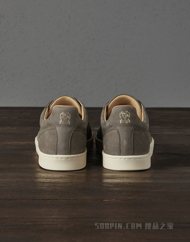 磨砂皮胶底鞋 磨沙皮胶底鞋，配天然橡胶鞋外底