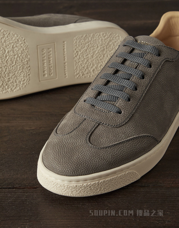 磨砂皮胶底鞋 磨沙皮胶底鞋，配天然橡胶鞋外底