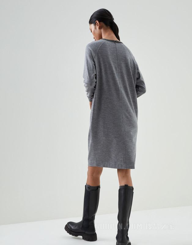 初剪羊毛针织连衣裙 弹力初剪羊毛平纹针织连衣裙，珍贵领口装饰