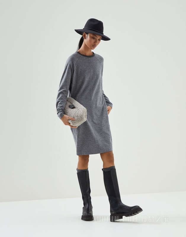 初剪羊毛针织连衣裙 弹力初剪羊毛平纹针织连衣裙，珍贵领口装饰