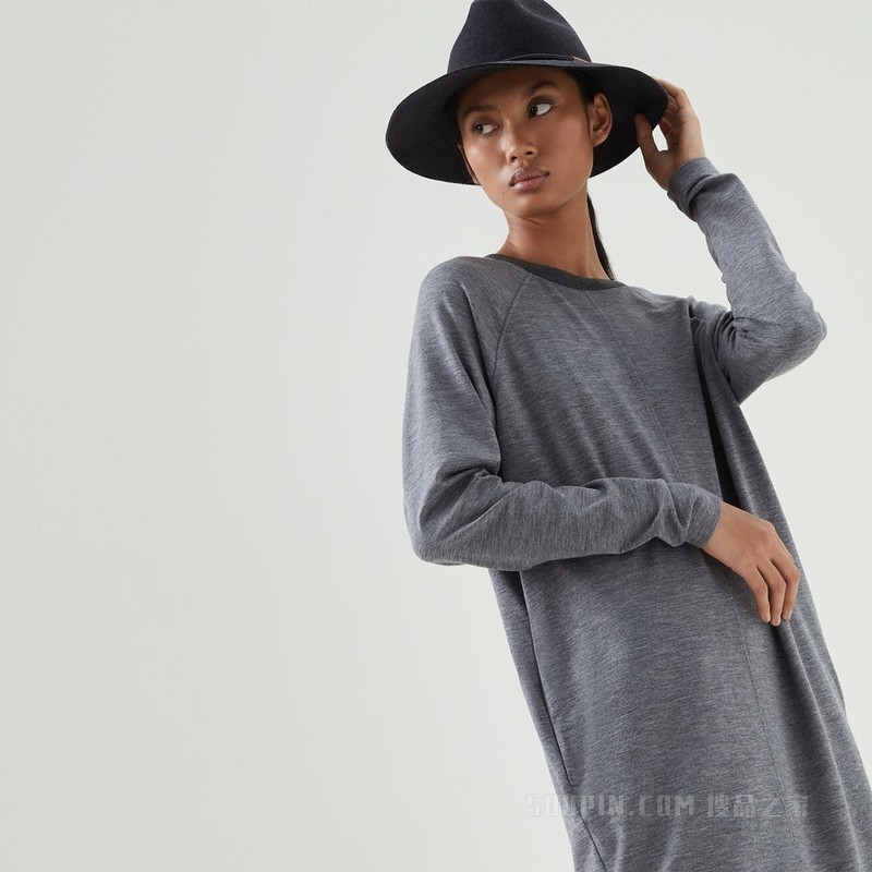 初剪羊毛针织连衣裙 弹力初剪羊毛平纹针织连衣裙，珍贵领口装饰