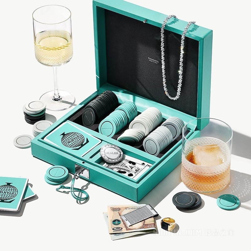 Everyday Objects 系列旅行扑克套装，配套 Tiffany Blue 蒂芙尼蓝色™皮革盒子。