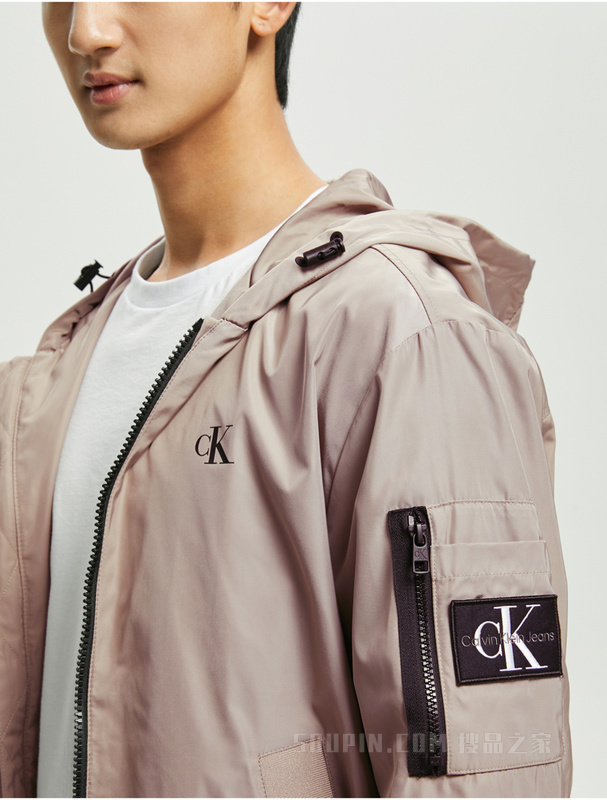 Calvin Klein 22秋冬新款男士时尚连帽交叠LOGO绣片单夹克外套J322581