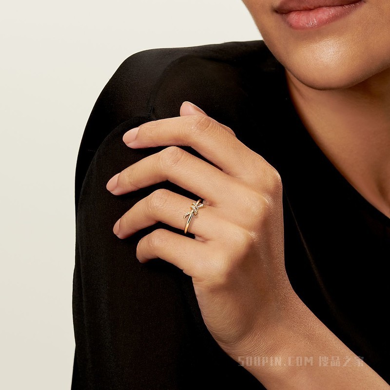 Tiffany Knot 系列 18K 黄金镶钻戒指