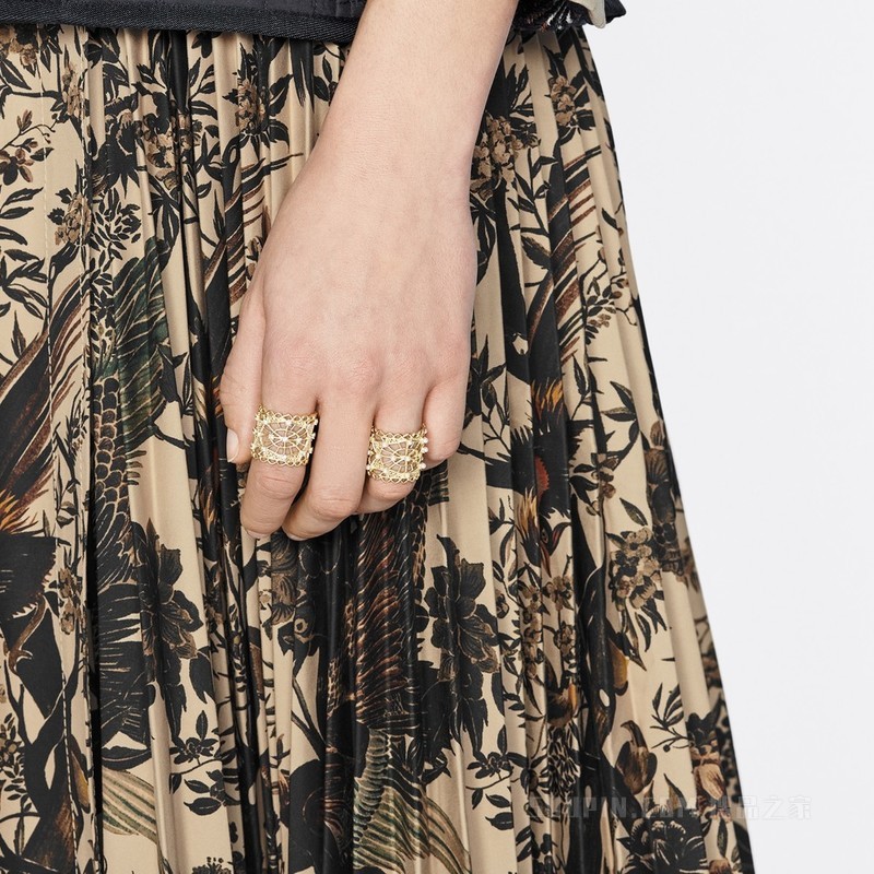 D-Renaissance 戒指 金色饰面金属和银色调仿水晶装饰