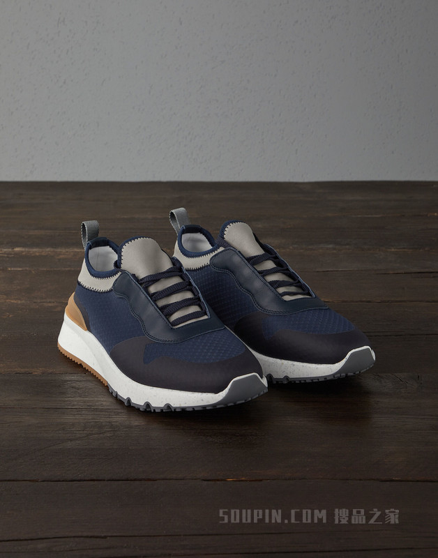 蜂巢织物和皮革拼接运动鞋 蜂巢织物和皮革拼接运动鞋