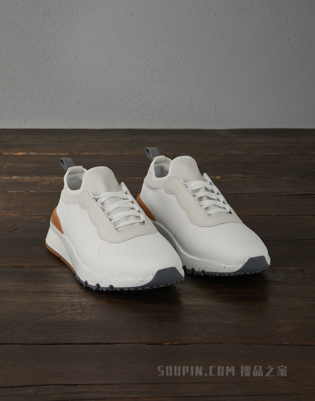 蜂巢织物和皮革拼接运动鞋 蜂巢织物和皮革拼接运动鞋