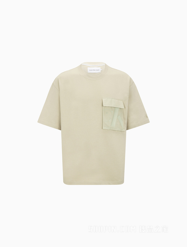 Calvin Klein 22初秋男纯棉宽松透气胶质LOGO口袋圆领短袖卫衣J321525