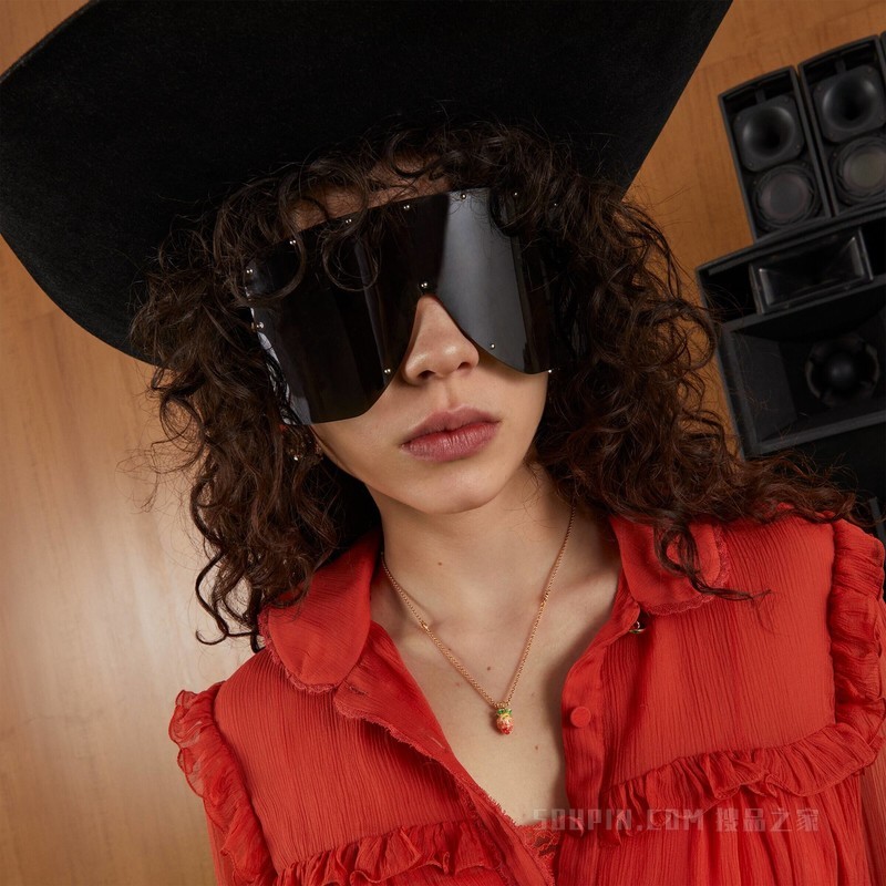 互扣式双G草莓坠饰项链 金色调金属