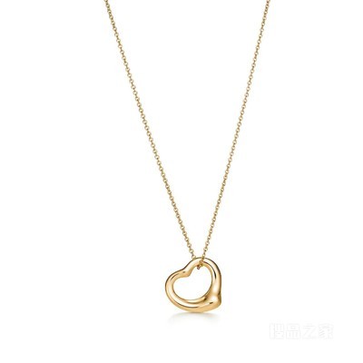 Elsa Peretti® 系列 18K 黄金 Open Heart 项链。更多尺寸型号可选。
