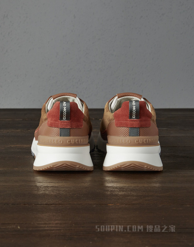 麂皮、小牛皮运动鞋 水洗麂皮和打孔小牛皮拼接运动鞋