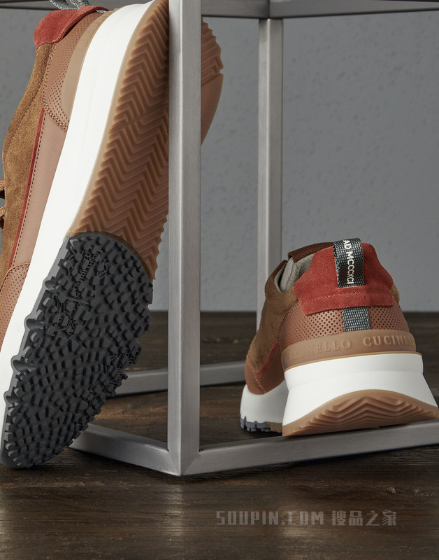 麂皮、小牛皮运动鞋 水洗麂皮和打孔小牛皮拼接运动鞋