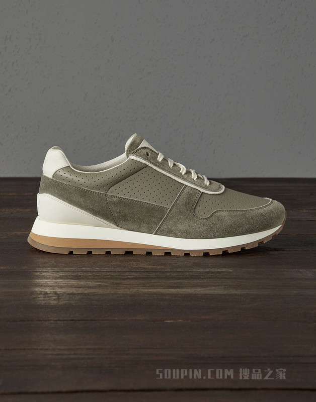小牛皮、麂皮运动鞋 打孔小牛皮和水洗麂皮拼接运动鞋