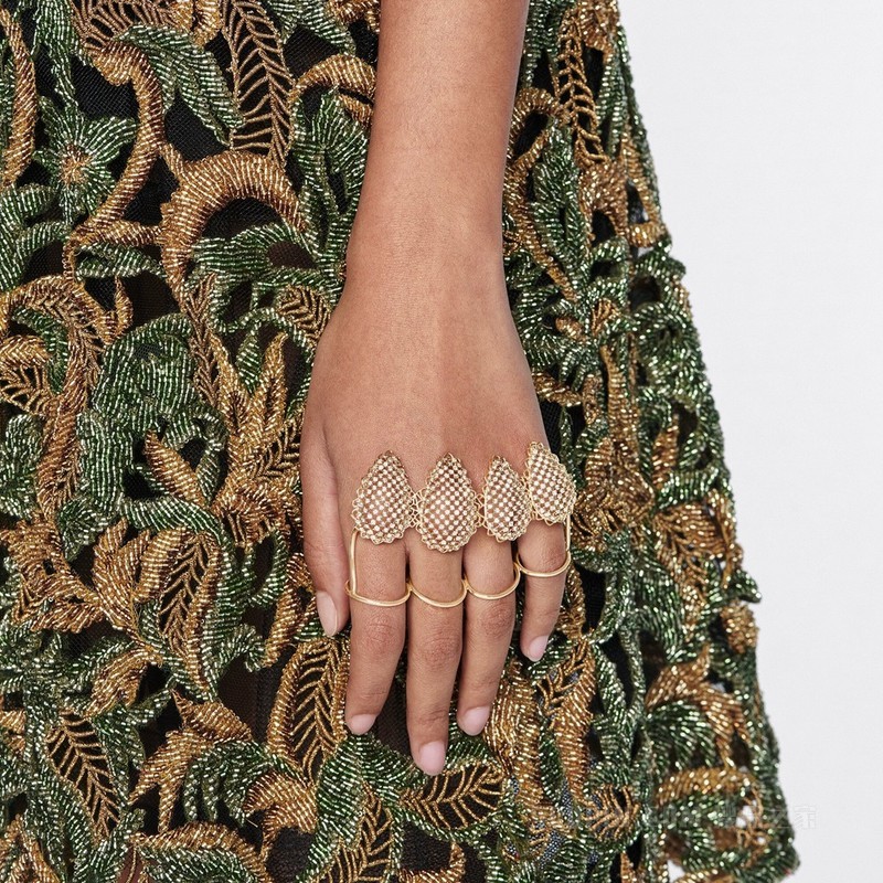 D-Renaissance 多指戒指 金色饰面金属和银色调仿水晶装饰