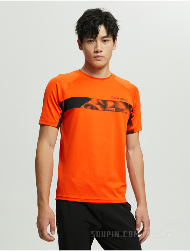 Calvin Klein 22春夏男士圆领插肩袖几何图案印花透气短袖T恤4MT2K132