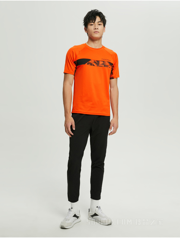 Calvin Klein 22春夏男士圆领插肩袖几何图案印花透气短袖T恤4MT2K132