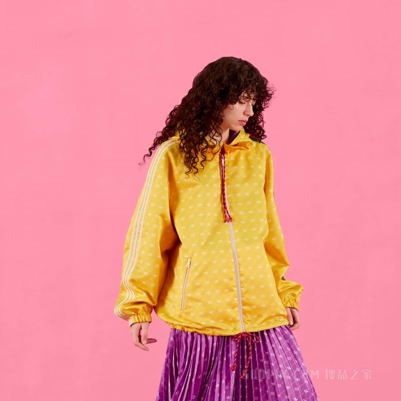 adidas x Gucci联名系列双面可穿夹克 紫色和黄色