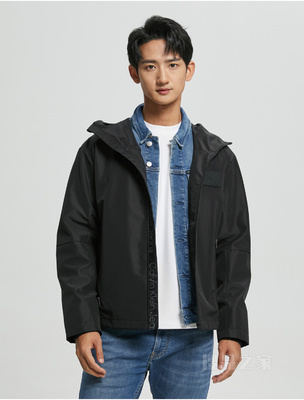 Calvin Klein 22早秋新款男士简约LOGO贴片立领连帽单夹克J322319