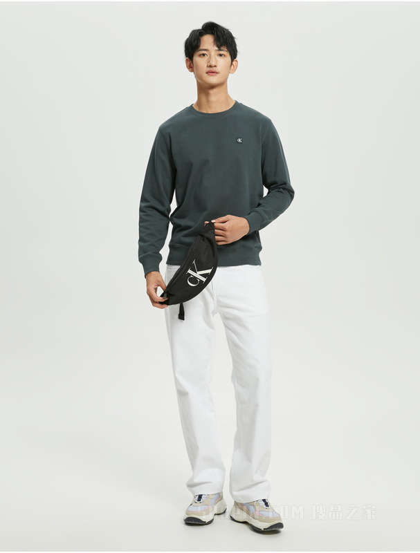 Calvin Klein 22秋冬新款男士休闲圆领纯棉LOGO刺绣方标套头卫衣J320775