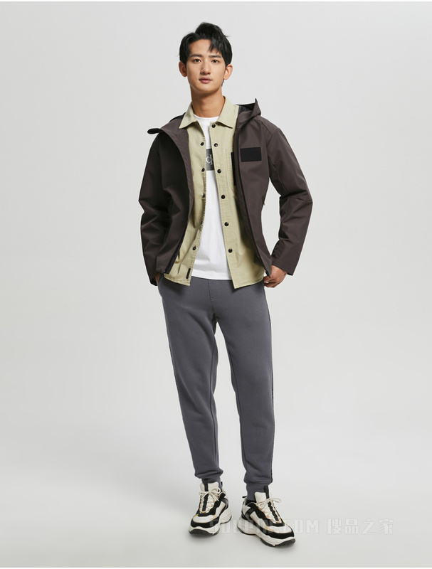 Calvin Klein 22早秋新款男士简约LOGO贴片立领连帽单夹克J322319