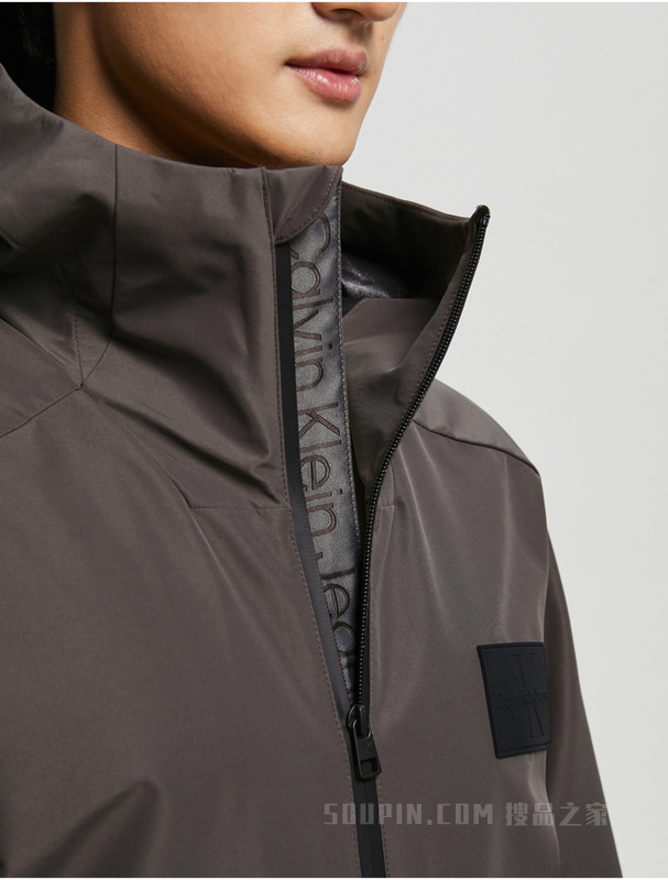 Calvin Klein 22早秋新款男士简约LOGO贴片立领连帽单夹克J322319