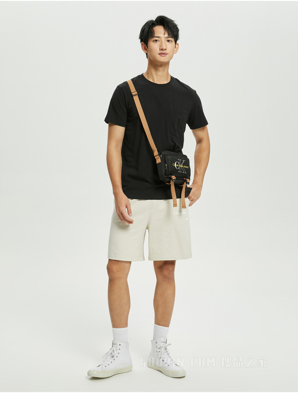 Calvin Klein 22春季新款男士休闲圆领顺色刺绣LOGO透气短袖T恤ZM01891