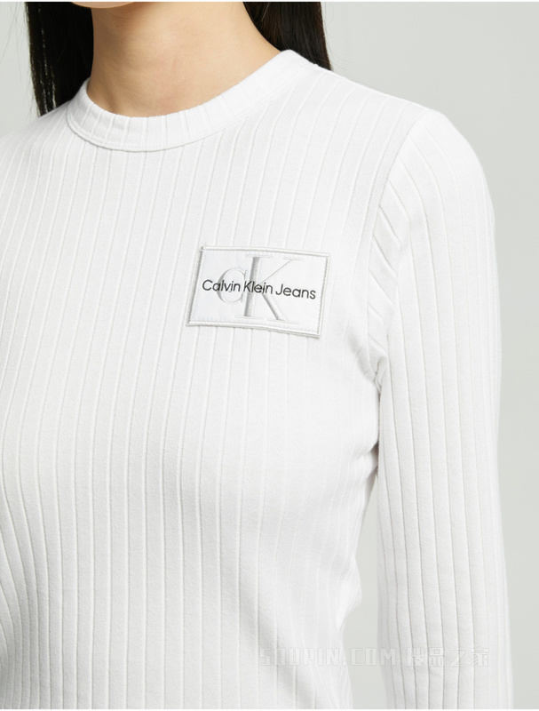 Calvin Klein 22秋冬新款女士时尚舒适圆领LOGO绣片修身长袖T恤J220491