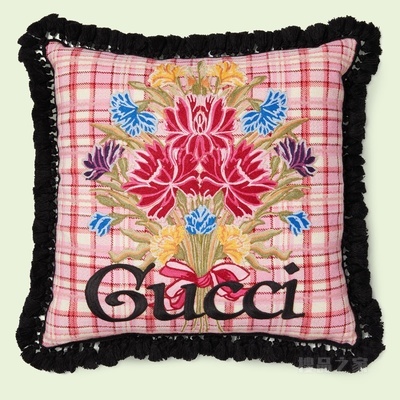 饰刺绣花束贴饰枕垫 粉色和黑色