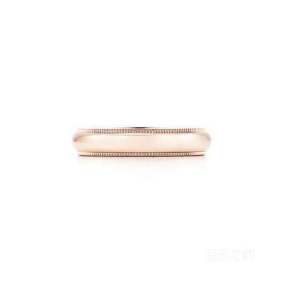 Tiffany Classic™ 系列 18K 玫瑰金珠形边饰婚戒，4 毫米宽。